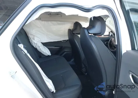 2025 Kia K4 Lxs z USA, uszkodzony, nr VIN 3KPFT4DE4SE155823